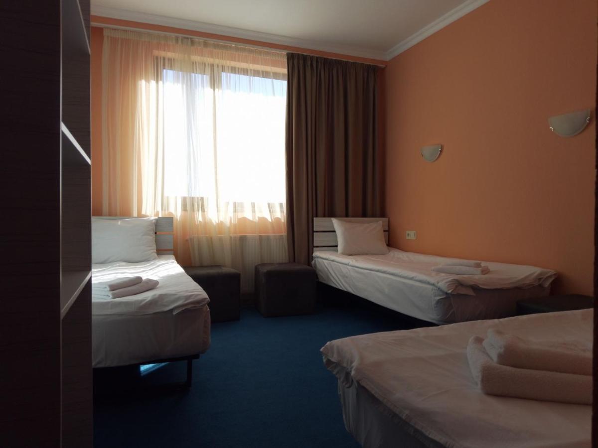 Rezohut Hotel Goedaoeri Buitenkant foto