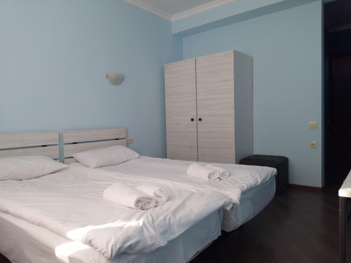 Rezohut Hotel Goedaoeri Buitenkant foto