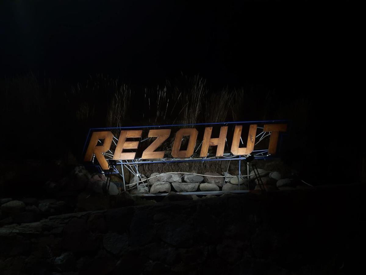 Rezohut Hotel Goedaoeri Buitenkant foto