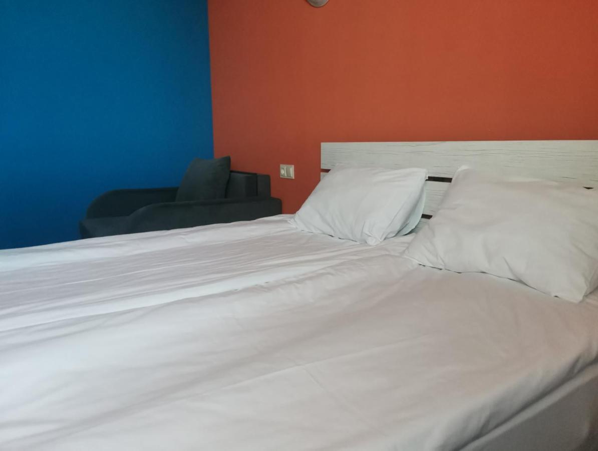 Rezohut Hotel Goedaoeri Buitenkant foto