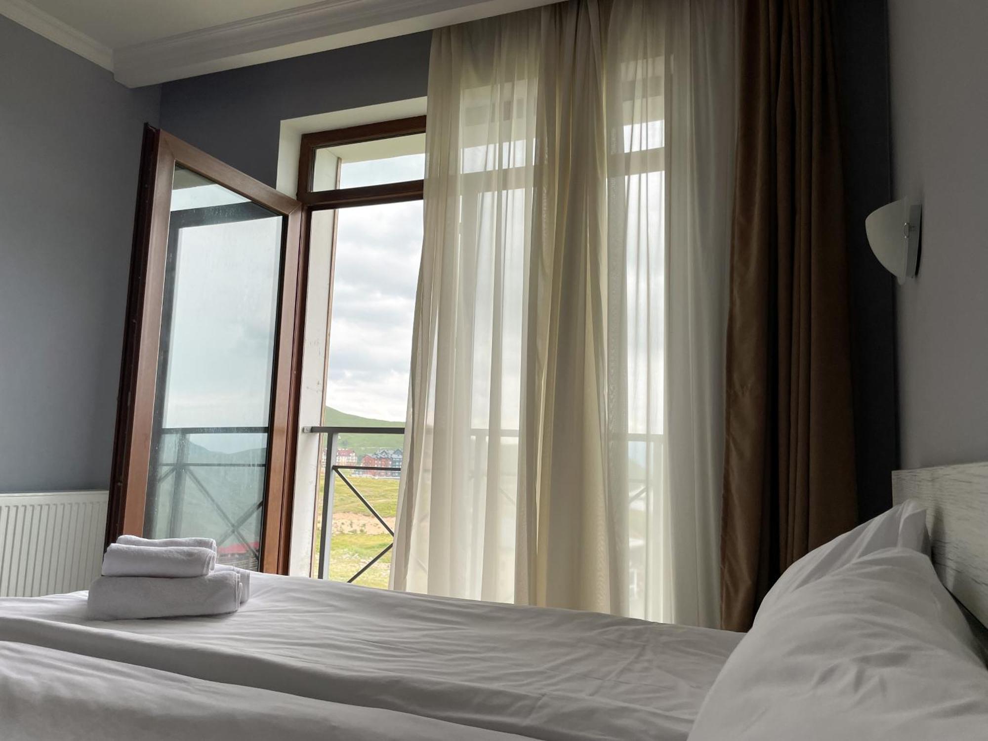 Rezohut Hotel Goedaoeri Buitenkant foto