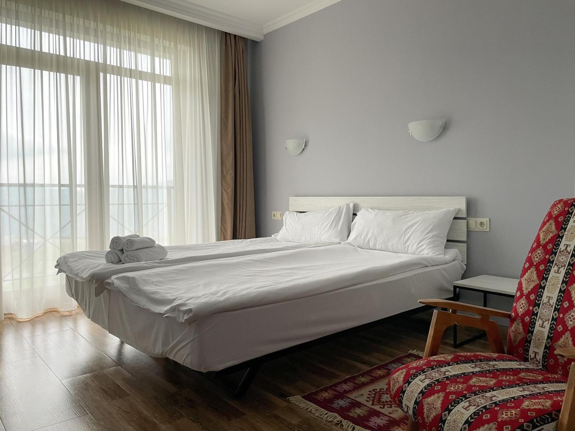 Rezohut Hotel Goedaoeri Buitenkant foto