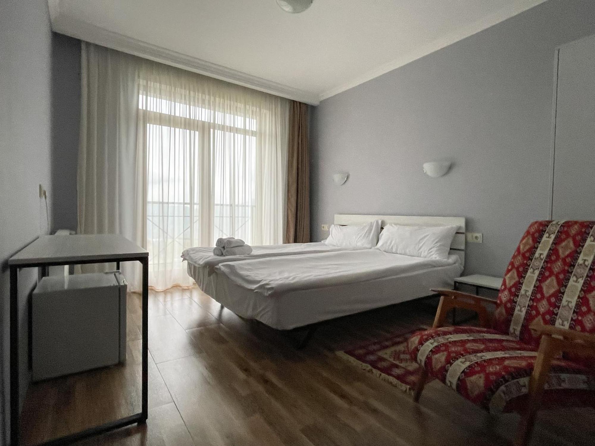 Rezohut Hotel Goedaoeri Buitenkant foto