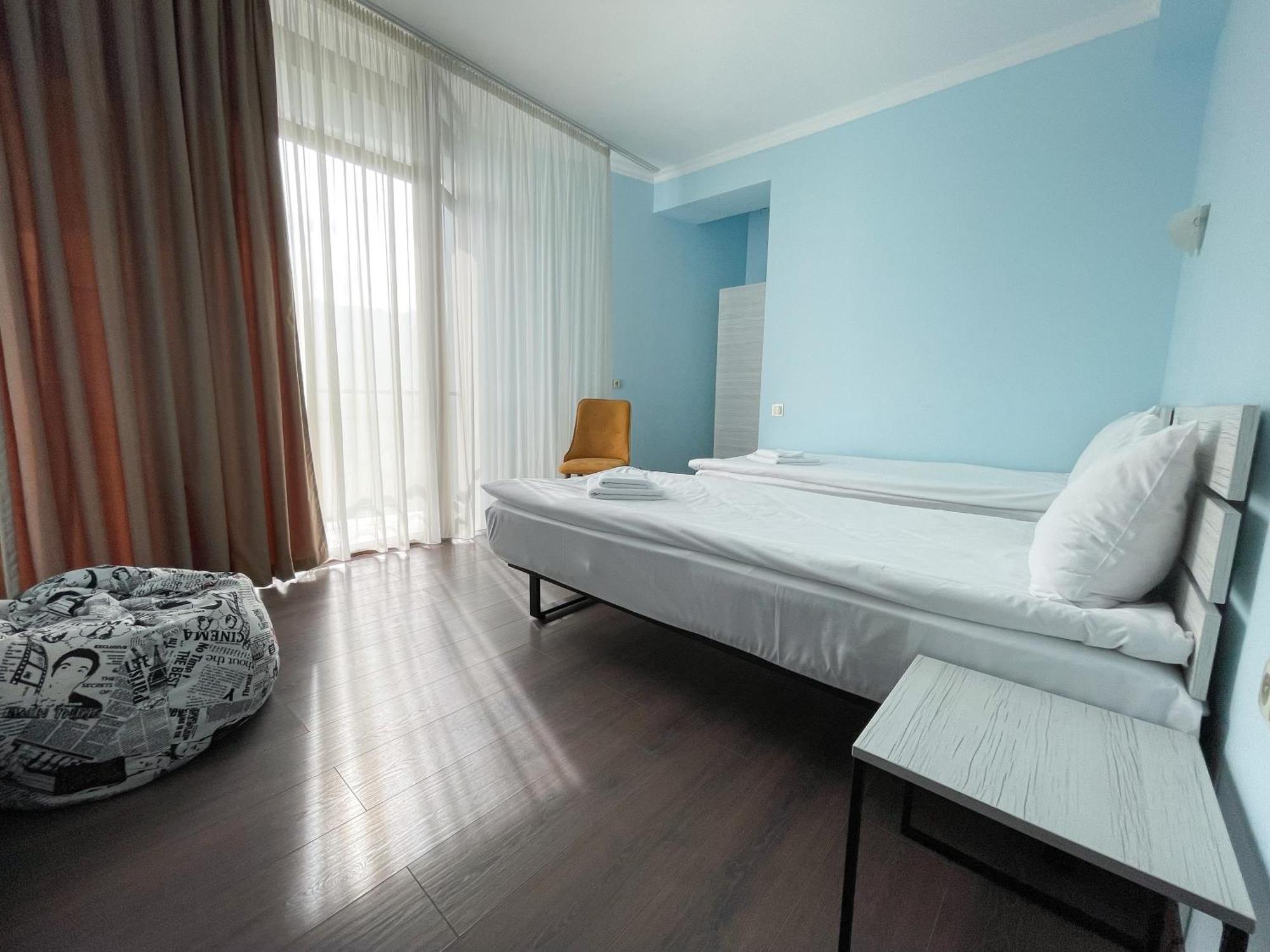 Rezohut Hotel Goedaoeri Buitenkant foto