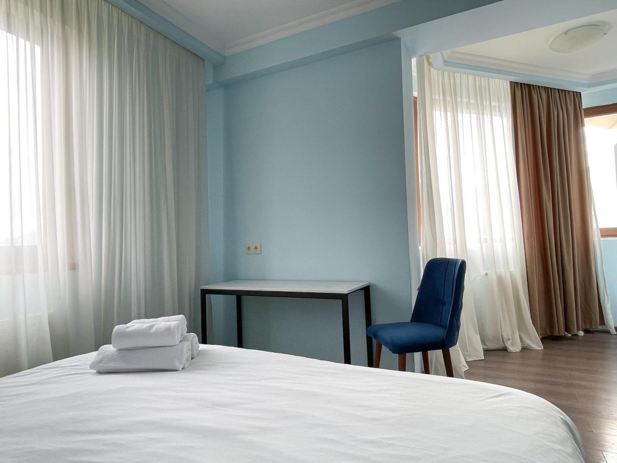 Rezohut Hotel Goedaoeri Buitenkant foto