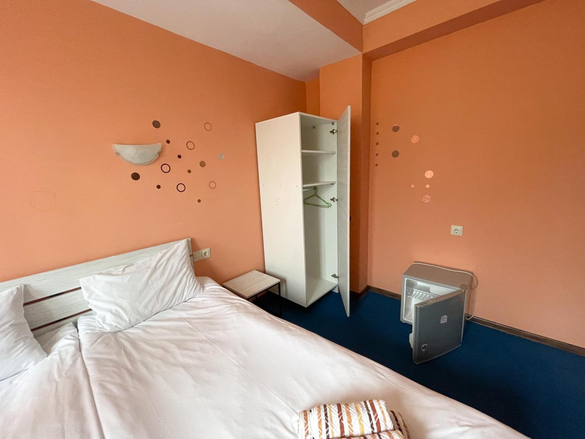 Rezohut Hotel Goedaoeri Buitenkant foto