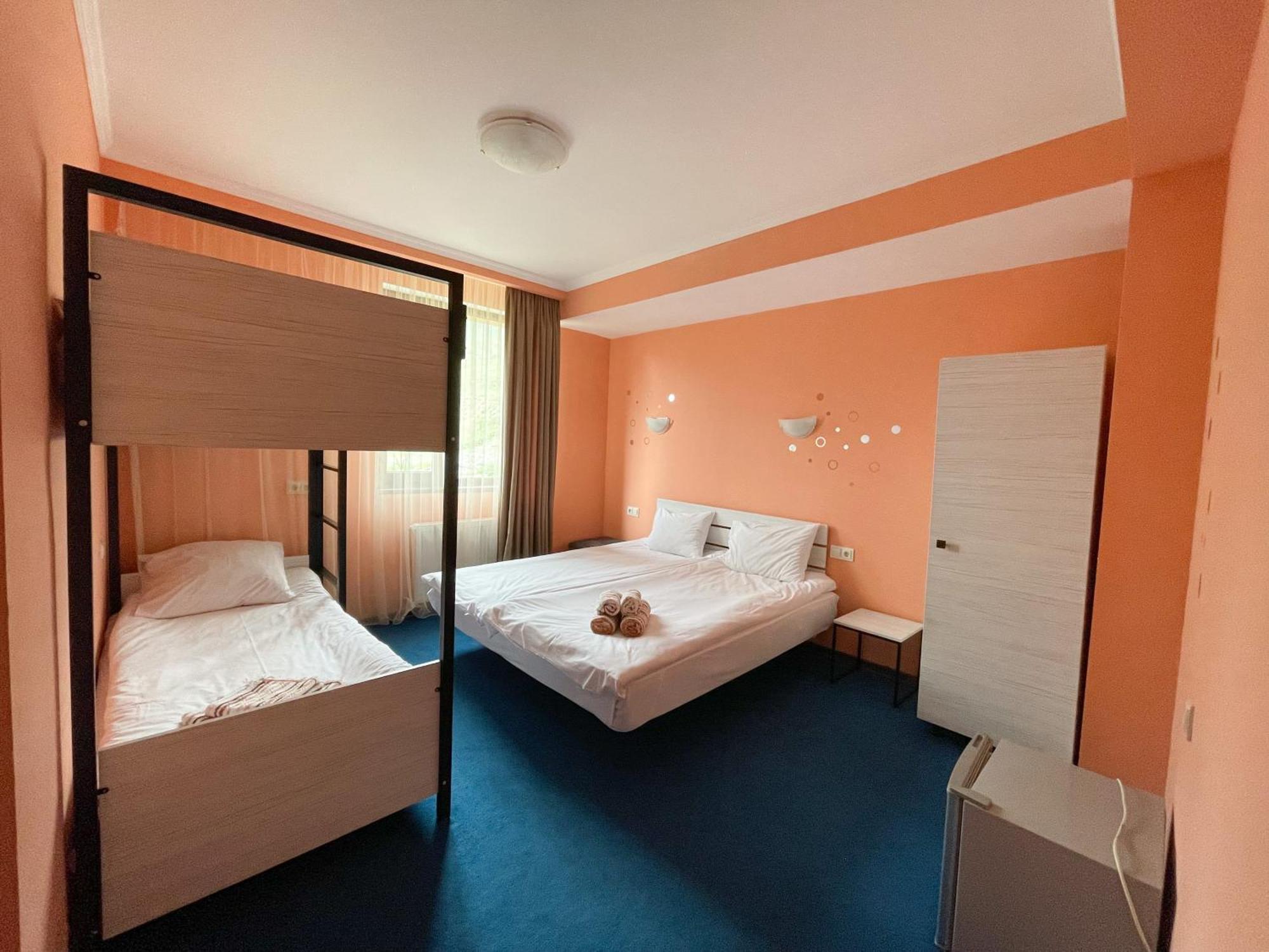 Rezohut Hotel Goedaoeri Buitenkant foto