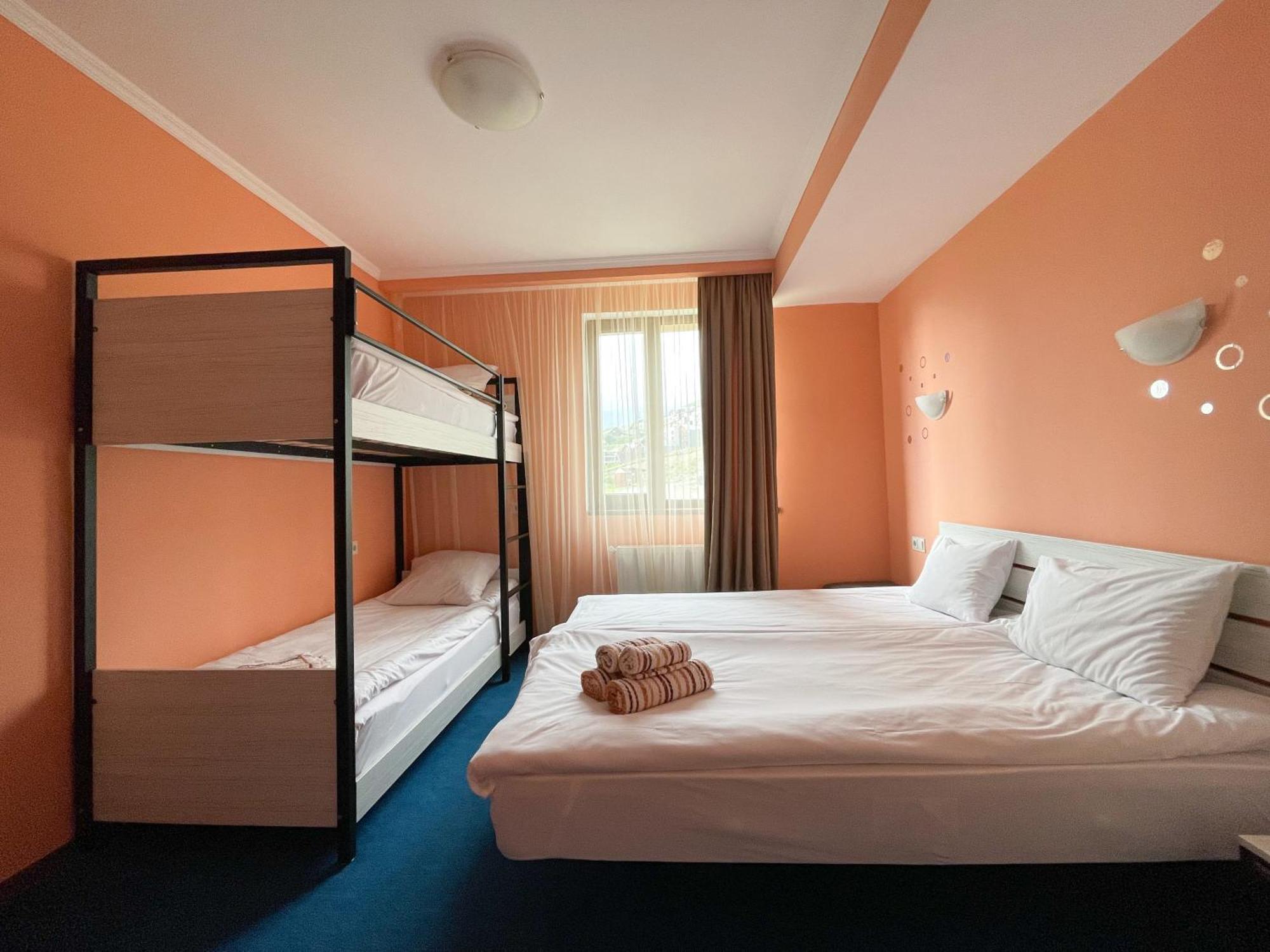 Rezohut Hotel Goedaoeri Buitenkant foto