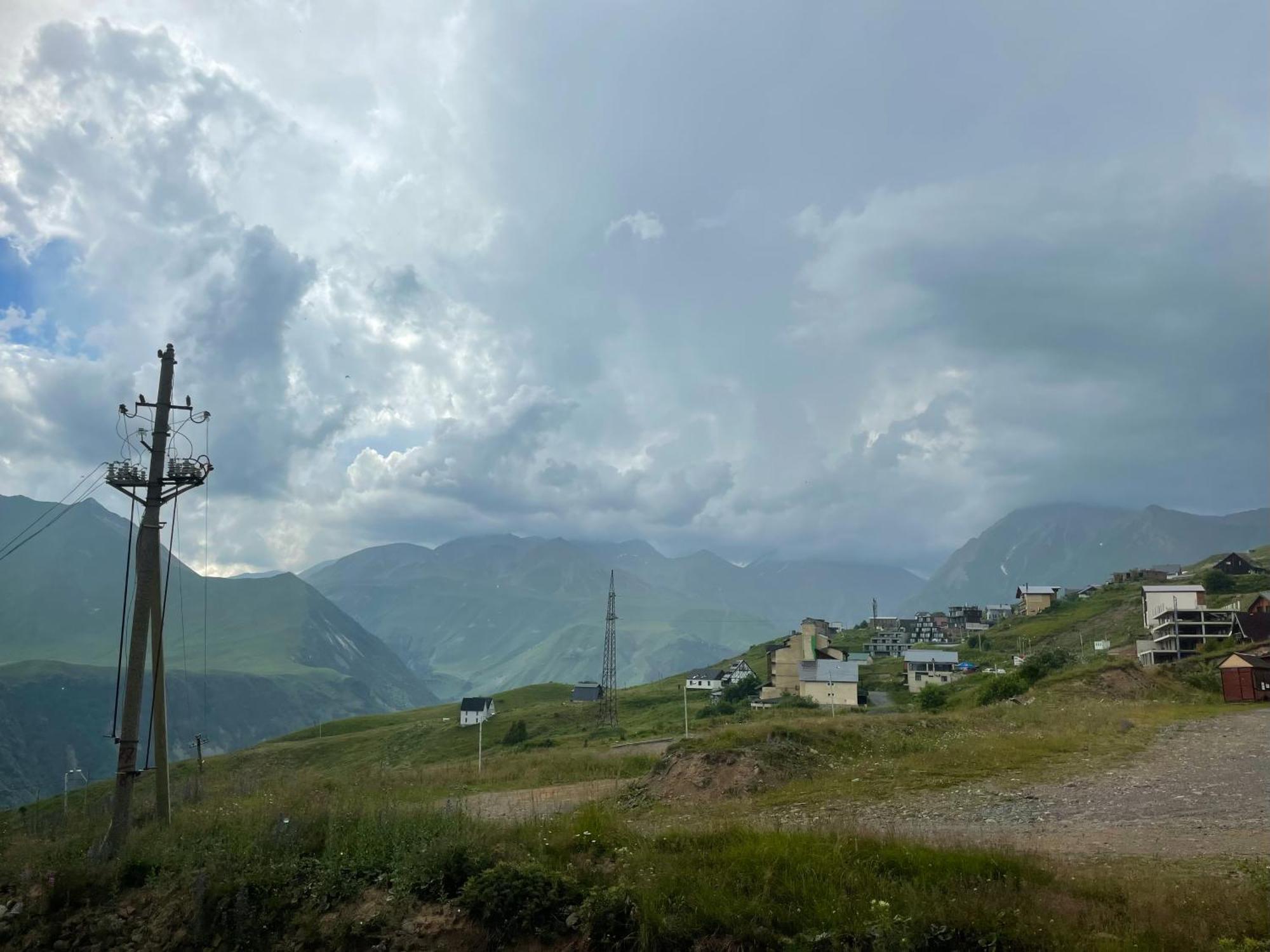 Rezohut Hotel Goedaoeri Buitenkant foto