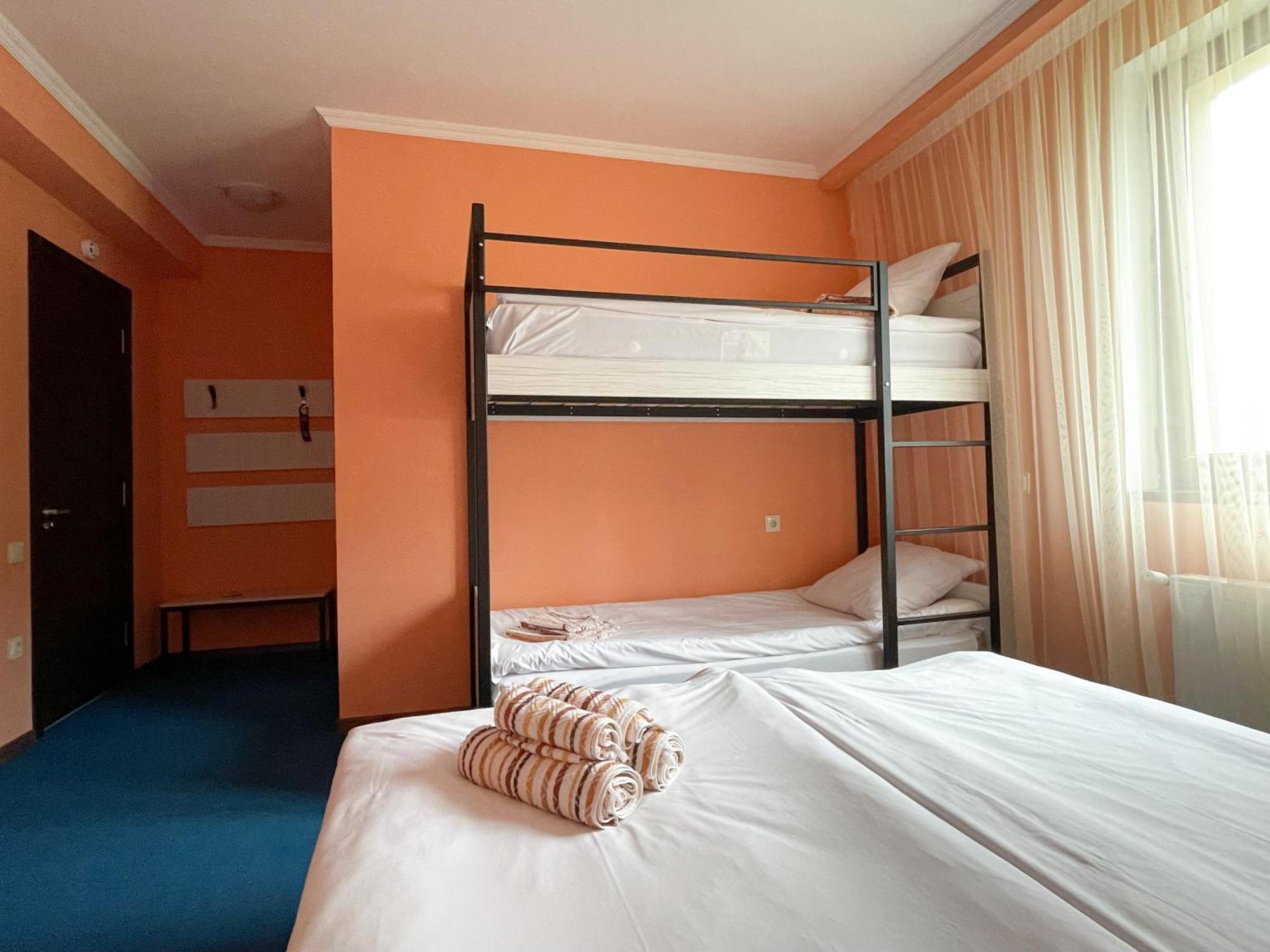 Rezohut Hotel Goedaoeri Buitenkant foto