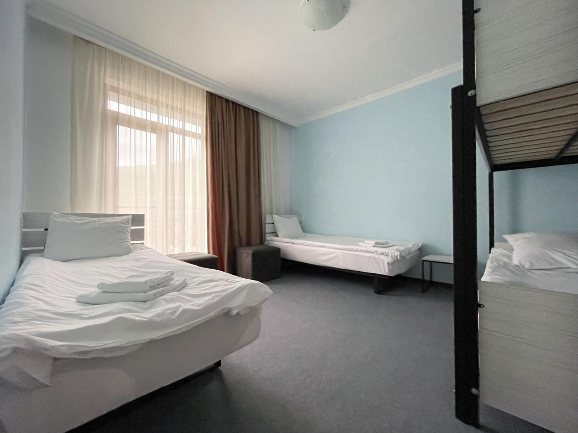 Rezohut Hotel Goedaoeri Buitenkant foto