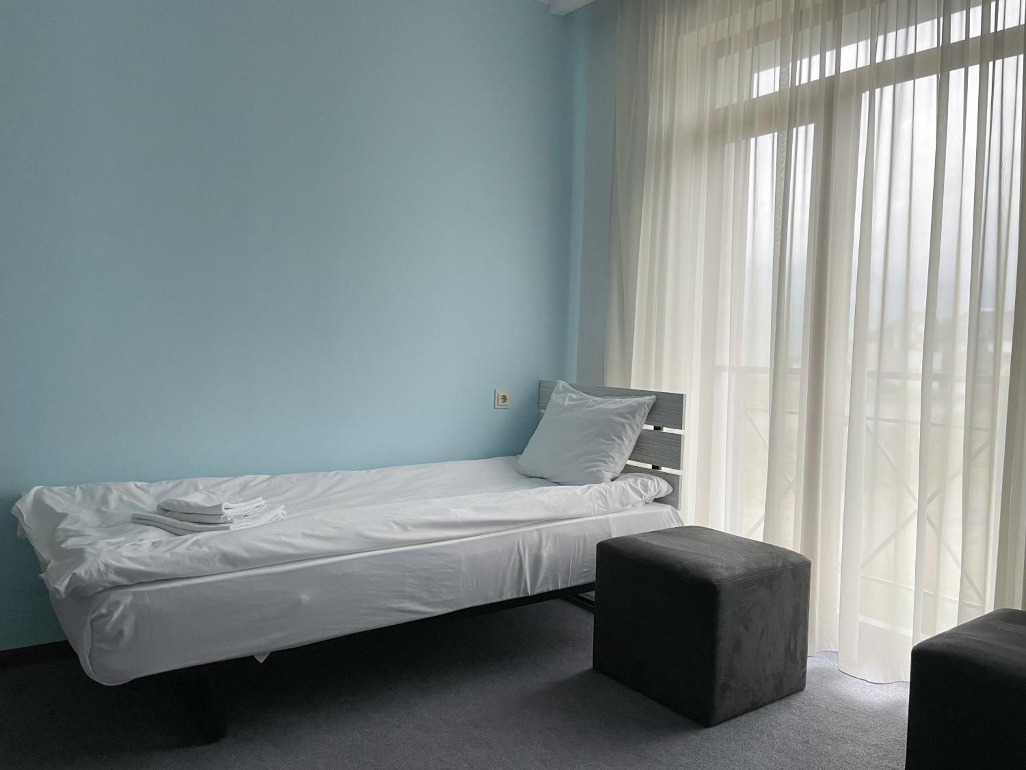 Rezohut Hotel Goedaoeri Buitenkant foto
